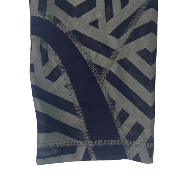 LULULEMON Athletica Capri leggings  women’s size 8 - Picture 5 of 11